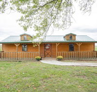 Cozy Cabin near Ark Adam and Eve's Retreat