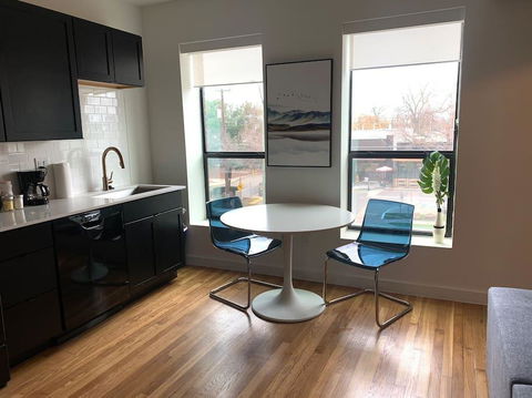 Cozy Oak Lawn Suite - Adwords Guide 2