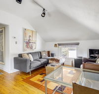 Darling Detached Villa in Heart of Cap Hill