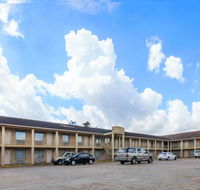 Days Inn by Wyndham Beaumont