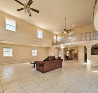 Event Friendly Cali Retreat with Indoor Balcony