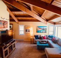 Exposed Beam 3BR Modern Mountain Retreat