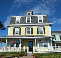 Harbor House Inn
