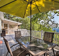 Hillside Rogers Cottage with Beaver Lake Views