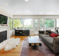 Luxurious 3bd/2ba. Perfect for families.
