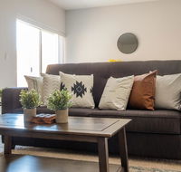 Modern and Bright 1BR near Dining