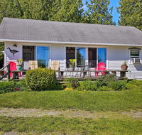 Rowleys Bay Cottage with Grill Near Fall Foliage