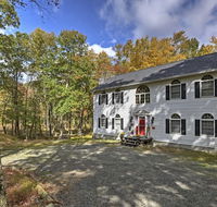 Spacious Bushkill House with Hot Tub Deck  Games