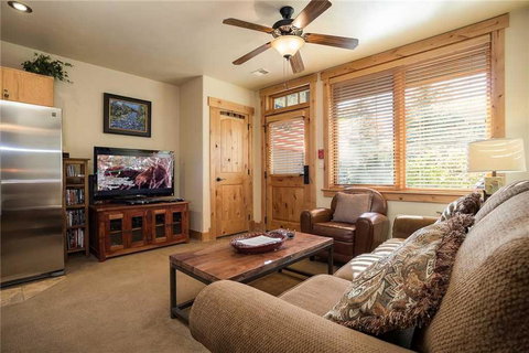 SPECIAL RATES!!!Unique, Beautifully Appointed 1 Bed Mountain Getaway With BBQ, Private Parking - Adwords Guide 0