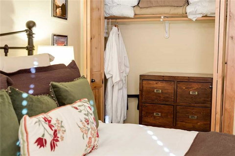 SPECIAL RATES!!!Unique, Beautifully Appointed 1 Bed Mountain Getaway With BBQ, Private Parking - Adwords Guide 2