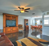 The Pierce Lake House 2BR Waterfront Home with Dock