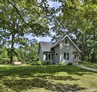 Updated Home with Deck 2 Mi to Sister Bay Beach