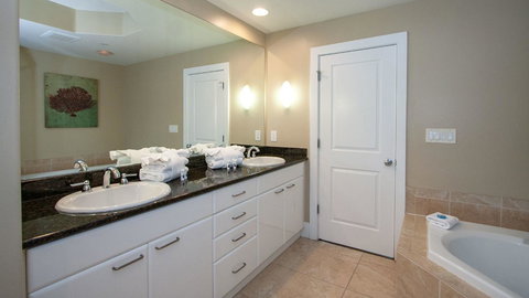 CRC0216 - Timeless And Quiet Two-bedroom Apartment - Adwords Guide 6