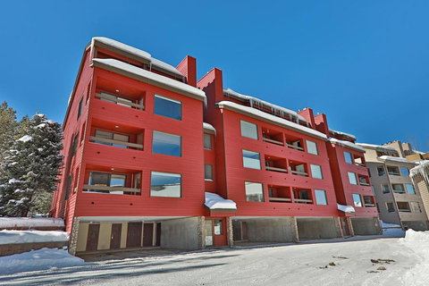 A11 Snowblaze Athletic Club Condo - Adwords Guide 17