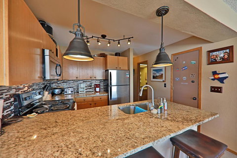 A11 Snowblaze Athletic Club Condo - Adwords Guide 1