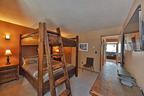 A11 Snowblaze Athletic Club Condo - Adwords Guide 2