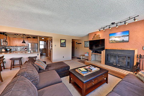 A11 Snowblaze Athletic Club Condo - Adwords Guide 19